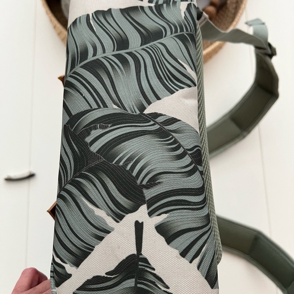 EUC Herschel Little America mid Volume Backpack, Palm Leaf - Picture 7 of 8